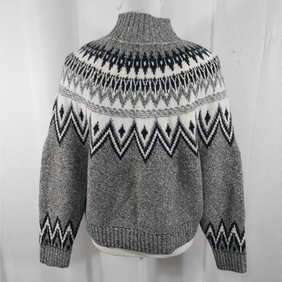 OLD NAVY! BLACK, GRAY & WHITE CLASSIC SNOWFLAKE SWISS SKI SWEATER! SZ M - Picture 5 of 8